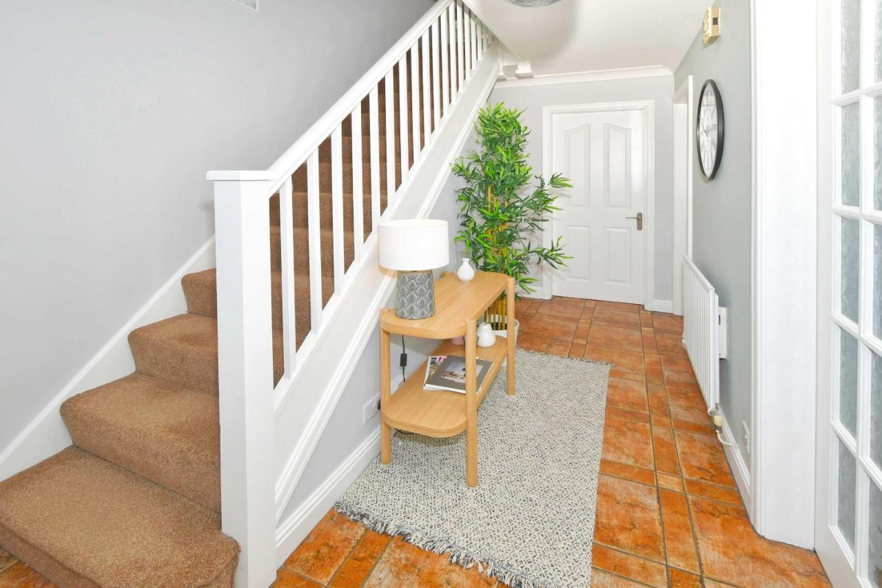 The Glade By Yourstays Huge Single Detached Holiday Home With Big Garden Newcastle-under-Lyme Εξωτερικό φωτογραφία