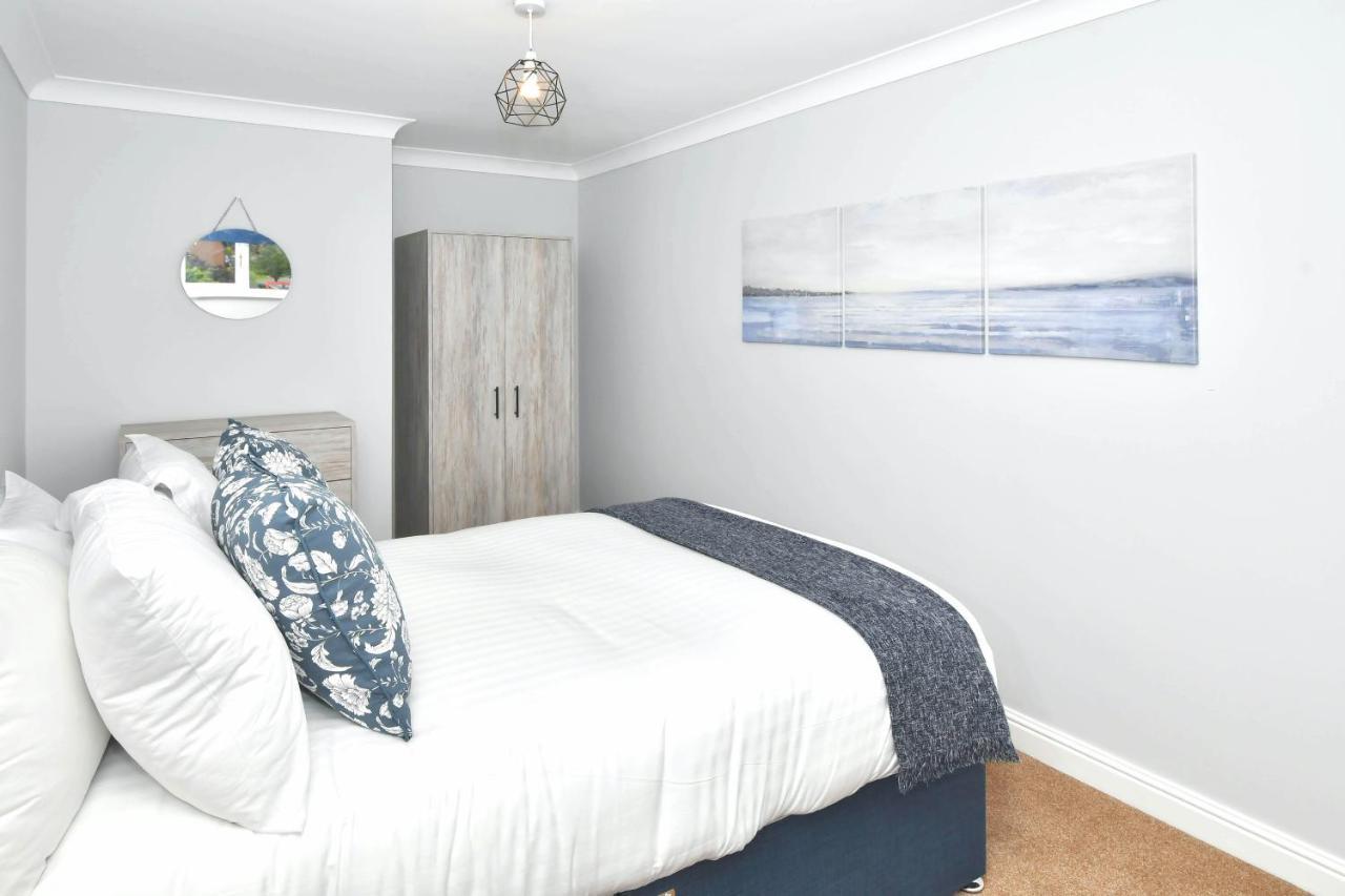 The Glade By Yourstays Huge Single Detached Holiday Home With Big Garden Newcastle-under-Lyme Εξωτερικό φωτογραφία