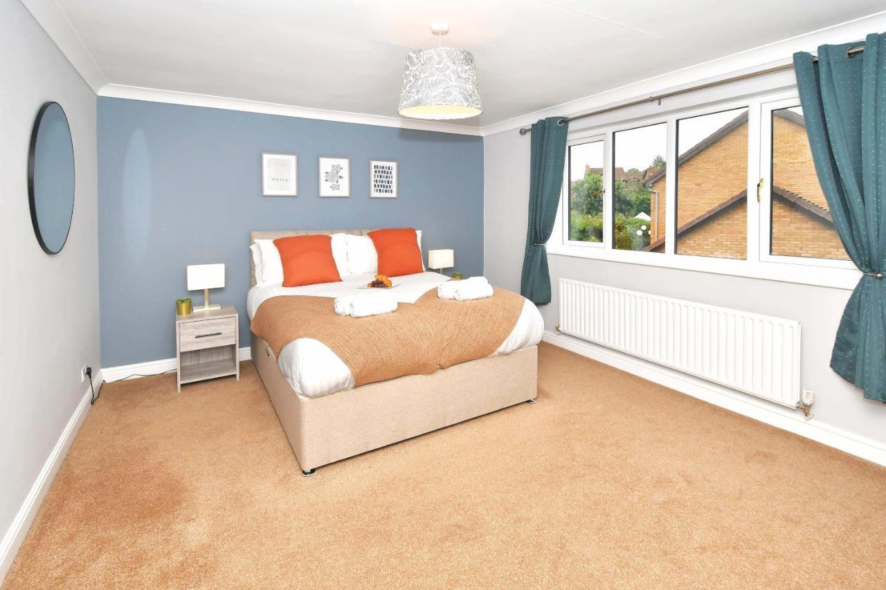 The Glade By Yourstays Huge Single Detached Holiday Home With Big Garden Newcastle-under-Lyme Εξωτερικό φωτογραφία