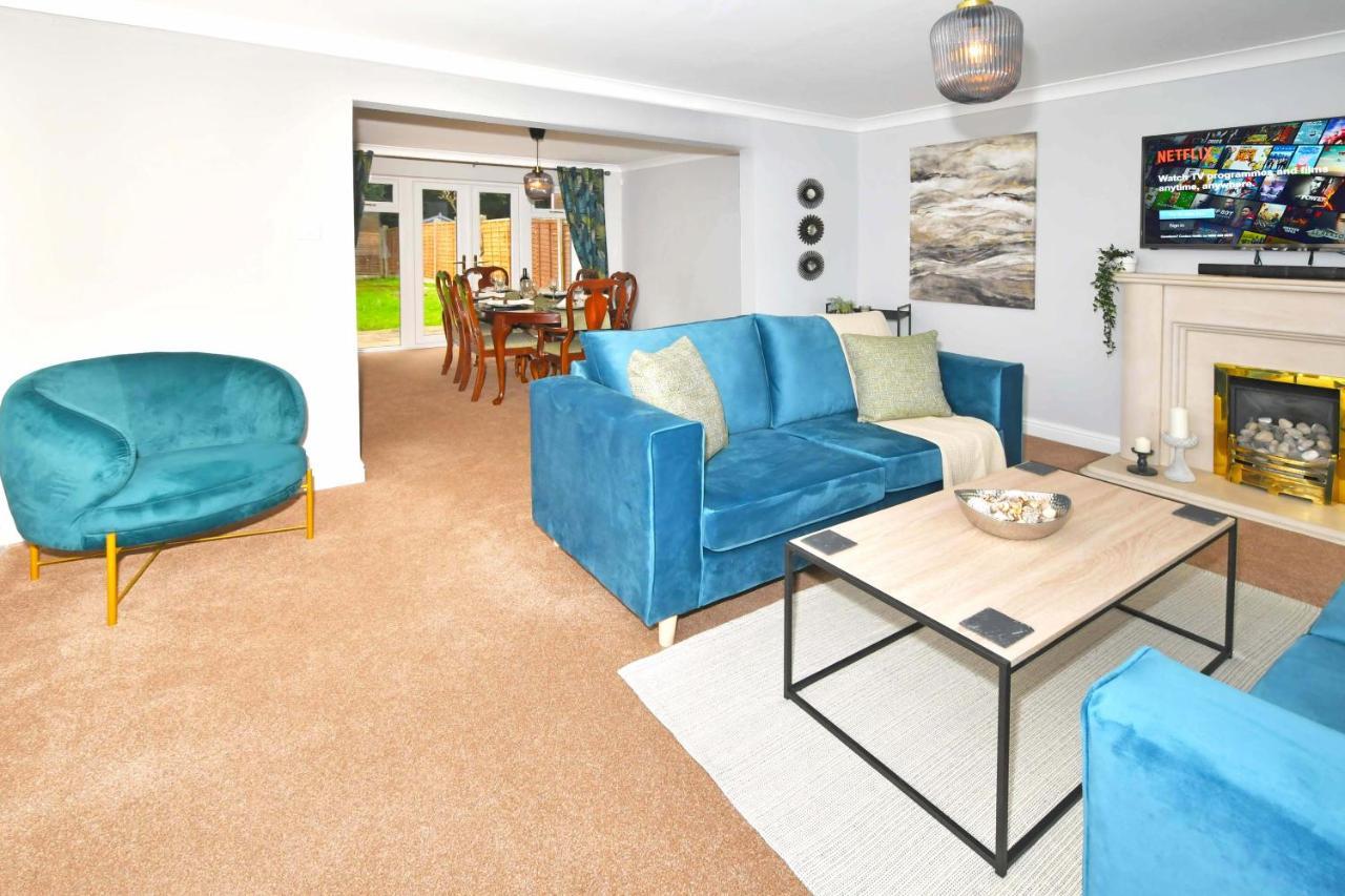 The Glade By Yourstays Huge Single Detached Holiday Home With Big Garden Newcastle-under-Lyme Εξωτερικό φωτογραφία