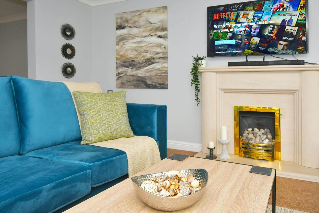 The Glade By Yourstays Huge Single Detached Holiday Home With Big Garden Newcastle-under-Lyme Εξωτερικό φωτογραφία