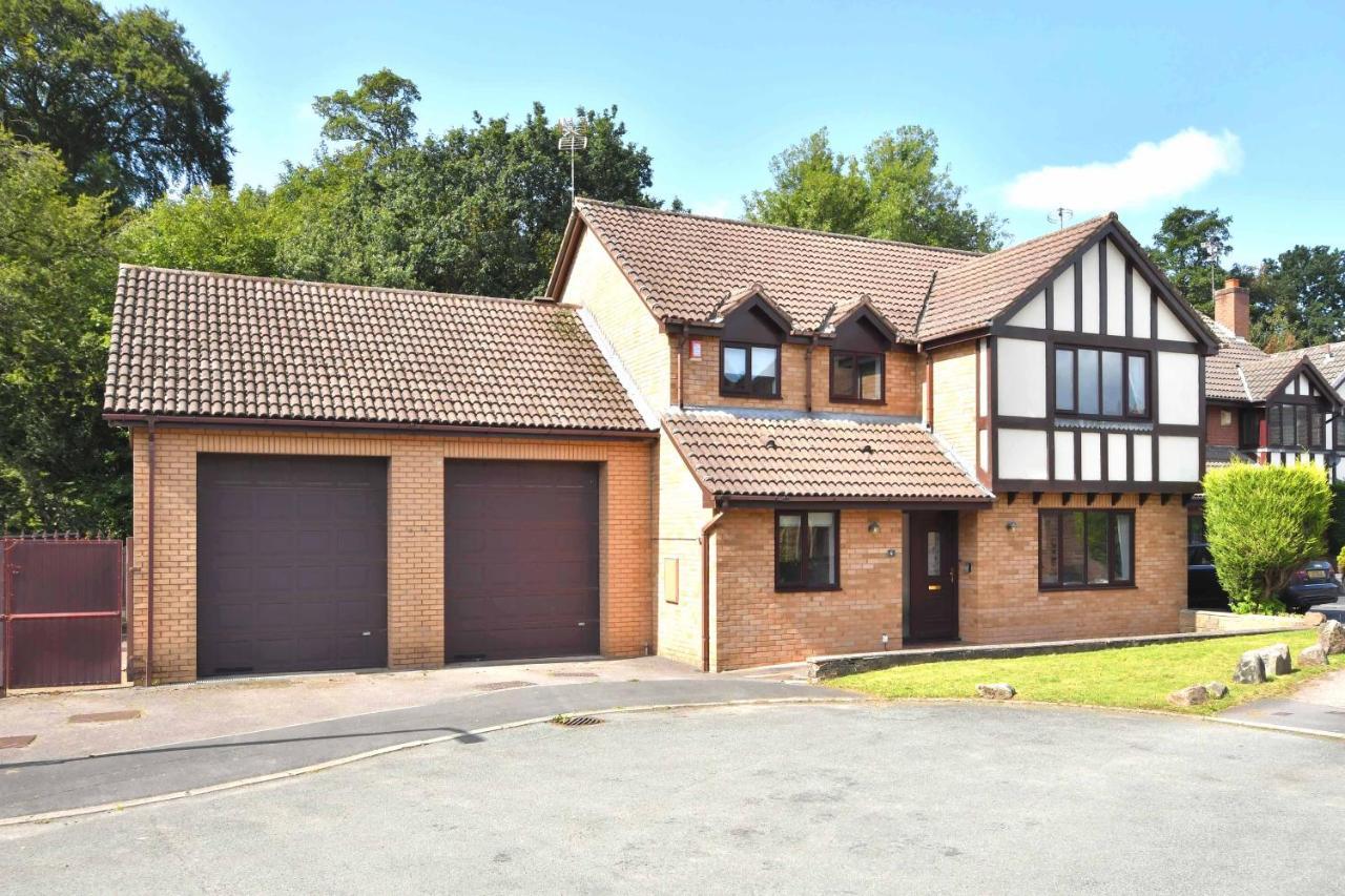 The Glade By Yourstays Huge Single Detached Holiday Home With Big Garden Newcastle-under-Lyme Εξωτερικό φωτογραφία